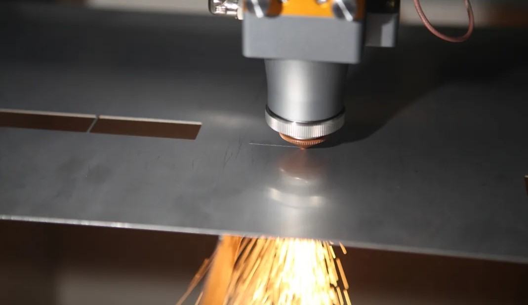 METAL LASER CUTTING